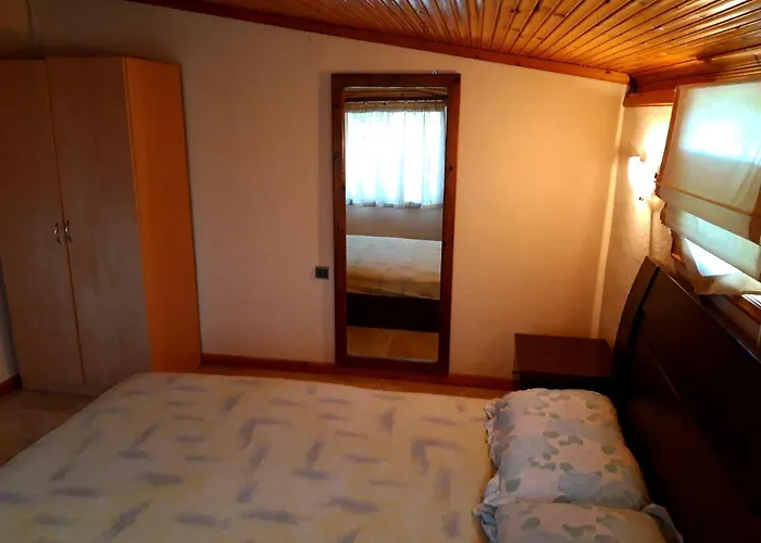 Дом отдыха Handmade Peaceful Cozy House Near The *