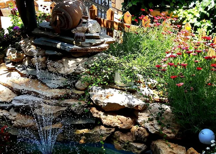Дом отдыха Handmade Peaceful Cozy House Near The