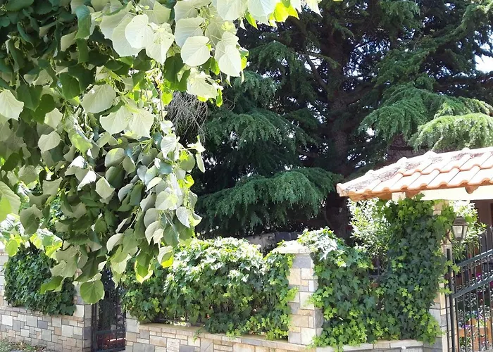 Дом отдыха Handmade Peaceful Cozy House Near The